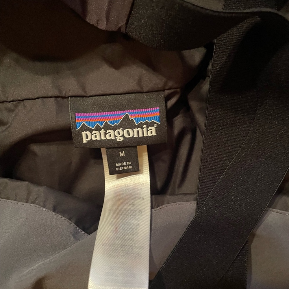 Patagonia Black Powder Town Bibs. - Picture 9 of 10